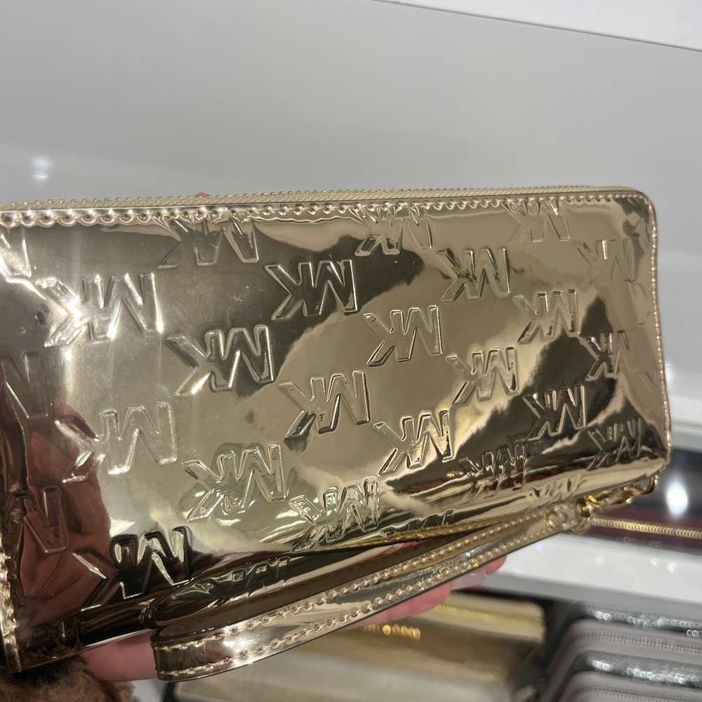 Michael Kors Large Pale Gold Continental Wallet - Picture 2 of 5